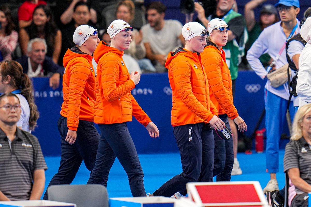 Uitgeschakelde estafettevrouwen hadden hard hoofd in halen olympische finale: 'Gaat hier anders aan toe'