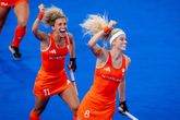 Yibbi Jansen en Maria Verschoor juichen na de 3-0. (Getty Images)