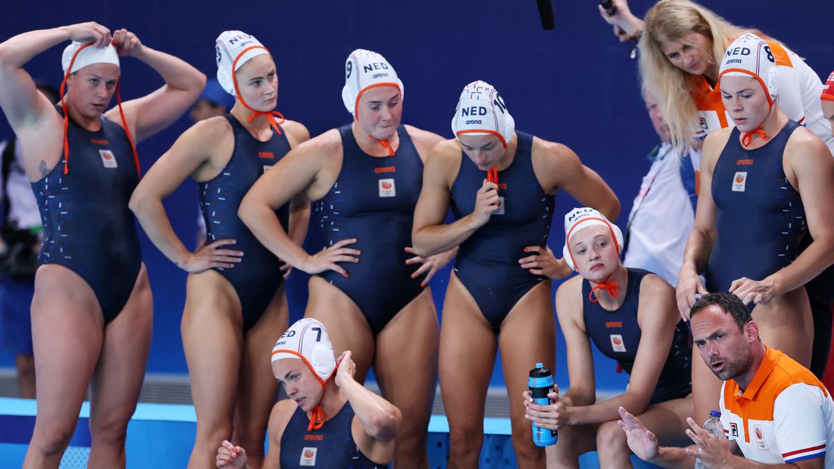 Waterpolovrouwen gooien zich in spectaculaire slotfase voorbij Hongarije op Olympische Spelen