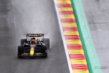 Max Verstappen maakt indruk in natte kwalificatie, maar moet toch voor inhaalrace zorgen op Spa-Francorchamps