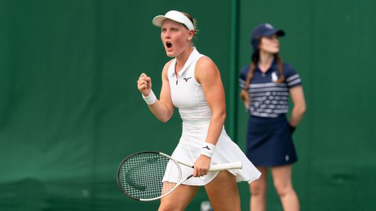Nederlandse toptennisster begint met knappe zege aan groot toernooi in voorbereiding op Grand Slam