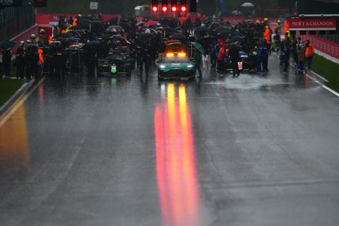 Regen teistert circuit Spa-Francorchamps: 'voorprogramma' van Formule 1-race vol crashes en rode vlaggen