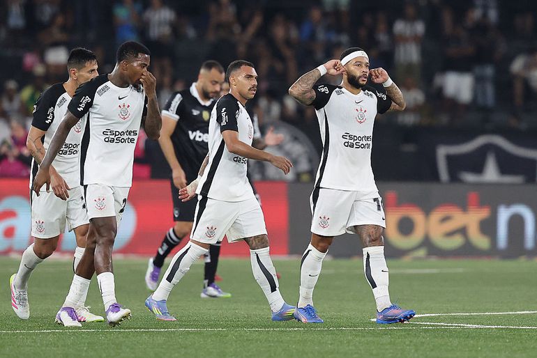 Bankzitter Memphis Depay steekt na maandenlange droogte en relletje weer eens vingers in z'n oren