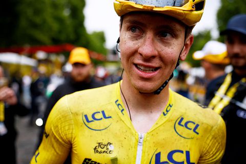 Tadej Pogacar zorgt bij NOS voor verbazing tijdens interview: 'Wat zegt hij nou?'