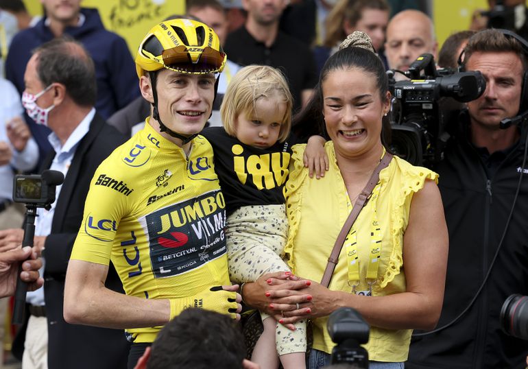 Veelbesproken vrouw Jonas Vingegaard aangepakt in Tour de France: 'Heeft het gevolgen voor hun relatie?'
