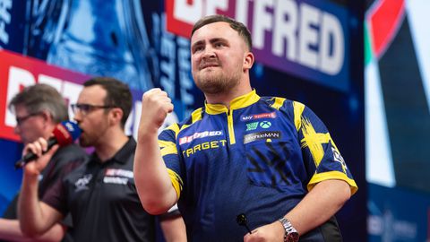 Luke Littler kroont zich na dikke achterstand tot winnaar World Matchplay