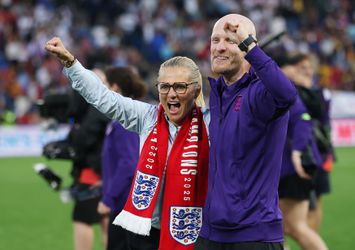 Sarina Wiegman pakt na krankzinnige finale derde EK-titel op rij: Engeland neemt revanche op wereldkampioen Spanje