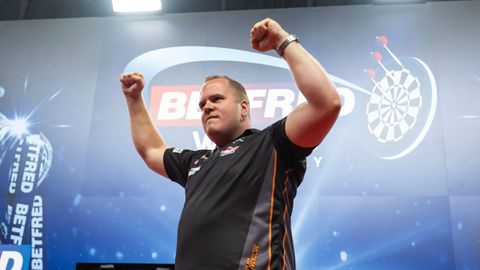 Dirk van Duijvenbode komt met heuglijk babynieuws: topdarter deelt trots prachtige foto's