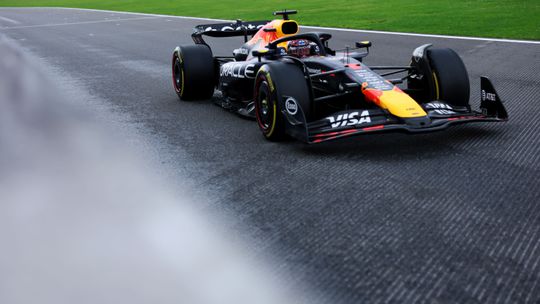 Max Verstappen grijpt na optocht naast podiumplek bij GP België, omstreden besluit voorkomt spektakelstuk