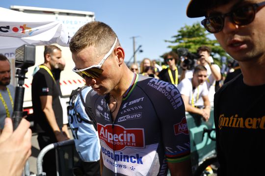 Vader Mathieu van der Poel in de bres voor teleurgestelde zoon in Tour de France: 'Moet je hem niet aan herinneren'