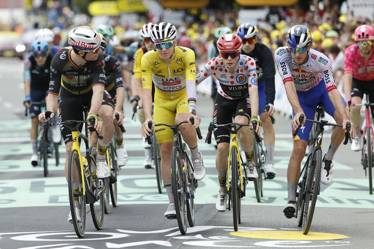 TV-gids Tour de France | Laatste etappe op andere zender, met veel latere start dan gewend