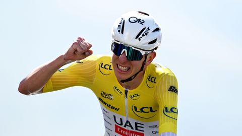 Toprenner Tadej Pogacar met enorme berg prijzengeld naar huis na Tour de France