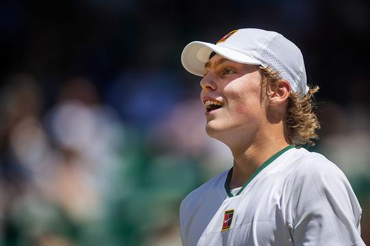 Talentvolle zoon (17) van ex-toptennisser bereikt op merkwaardige wijze mooie mijlpaal