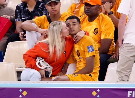 Cody Gakpo en vriendin laten van zich horen na verdrietige periode, Mikky Kiemeney (vrouw Frenkie de Jong) reageert