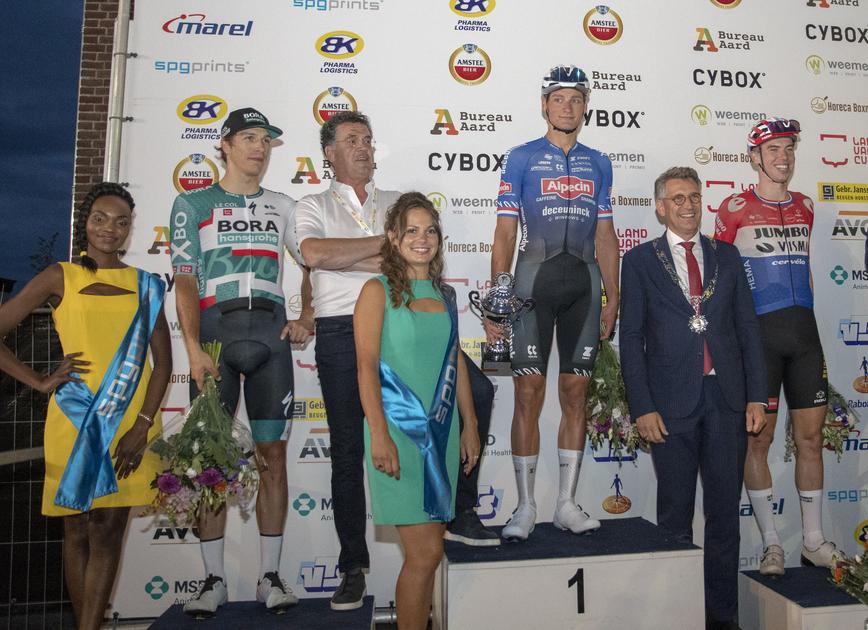 Criterium Boxmeer houdt vast aan omstreden rondemissen: 'Of ze zoen geven mogen ze zelf weten'