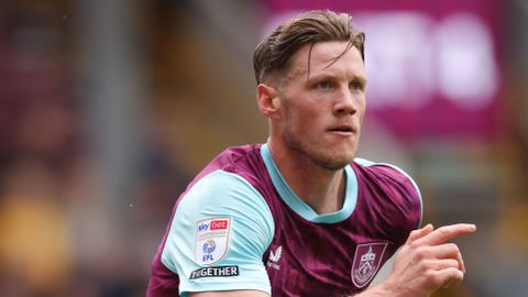 Johan Derksen lacht om transfer Wout Weghorst naar Ajax: 'Middelmaat is troef daar'