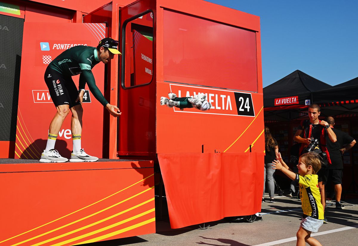 Wout van Aert beleeft speciaal moment met gezin in Vuelta: 'Dit gebeurt niet vaak'