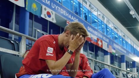 Wanhopige topschaatser laat emoties de vrije loop: 'Ik ben het kotsbeu, dit is niet normaal'