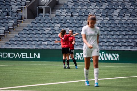 Voetbalsters PSV na vernedering door Manchester United uitgeschakeld in Champions League-kwalificatie