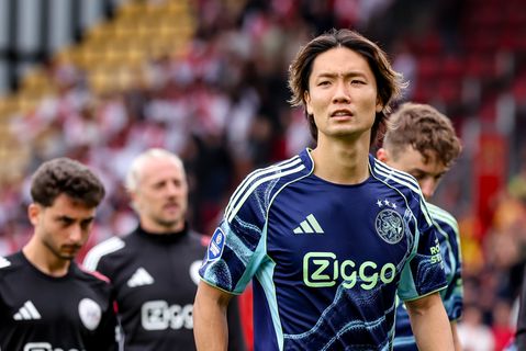 Peperdure Ajax-aanwinst brengt opvallend gezelschap mee naar Nederland: 'Hij is hier al vanaf het begin'