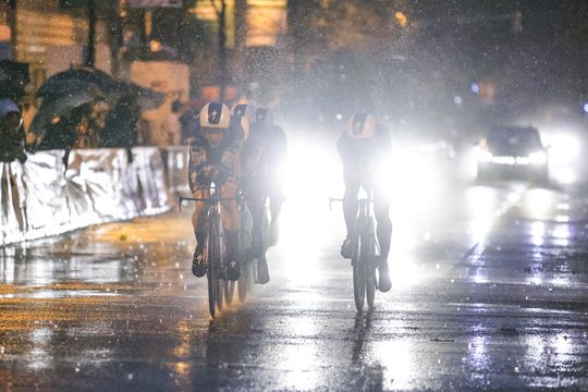 Ongeloof na 'levensgevaarlijke' en 'belachelijke' situatie in Vuelta a España: 'Het was op leven en dood'