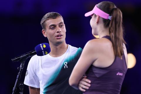 Toptennisser zorgt voor hilariteit met liefdesverklaring voor collega: 'Niet op die manier...'