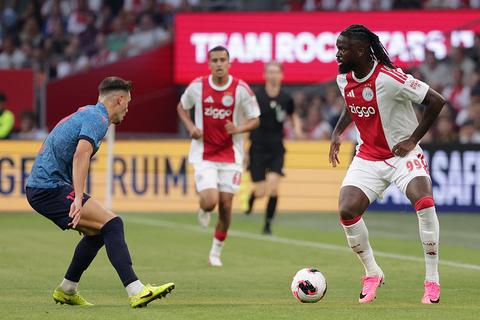 LIVE Conference League | Swingend Ajax loopt na rust snel verder uit op FC Sion dankzij Tolu en Edvardsen