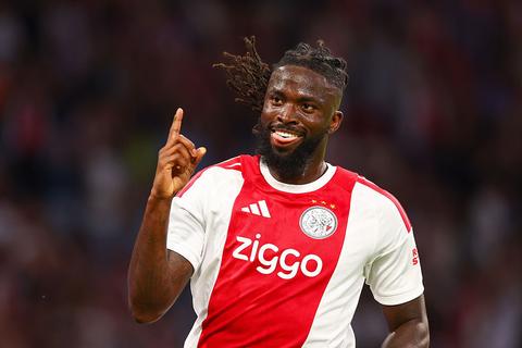 Ajax bereikt groepsfase Conference League na spectaculaire zege op FC Sion, Tolu schittert