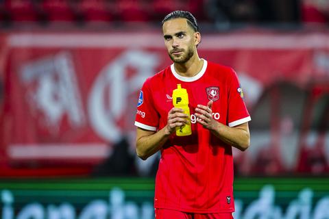 TV-gids: op deze zender kijk je naar Qarabag - FC Twente in voorronde Conference League