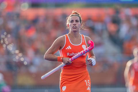 Oranje-heldin kritisch op arbitrage na bizarre slotfase op WK hockey: 'Ik weet niet in hoeverre we ze kunnen vertrouwen'