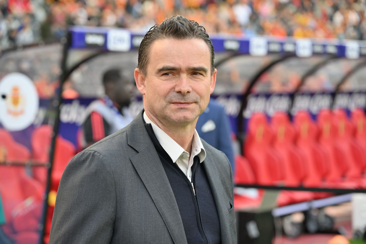 Geschorste Marc Overmars krijgt contractnieuws: 'We hadden het gewoon niet gecommuniceerd'