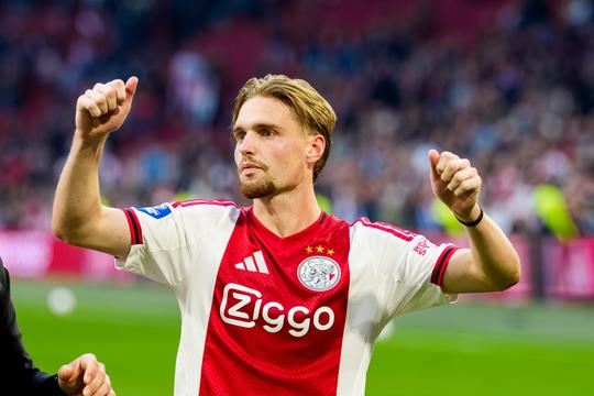 Kenneth Taylor doet oproep aan Ajax-fans na fluitconcerten in Johan Cruijff ArenA: 'Dan heb je ze juist nodig'