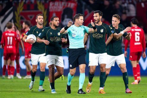 Scheidsrechter Danny Makkelie afgemaakt door woeste Eredivisie-coach: 'Wat is er met jullie aan de hand?'