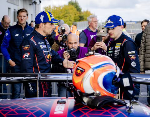 Dolgelukkige Max Verstappen droomt hardop na 'ongelooflijk' debuut: 'Dat willen we heel graag'