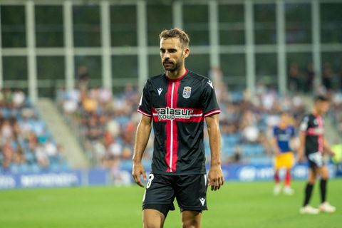 Nachtmerrie voor voormalig Eredivisie-voetballer: jaar schorsing en mogelijk einde interlandcarrière