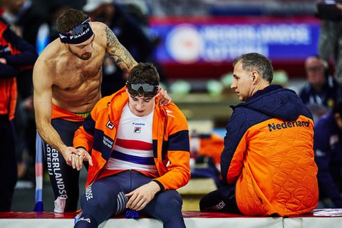 Topschaatser Jenning de Boo flirt openlijk met collega Kjeld Nuis: 'Krijg ik jou er dan bij?'