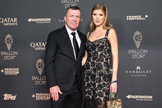 Voetbalicoon Lothar Matthäus (64) neemt extreem jonge vriendin mee naar traditioneel Duits feest