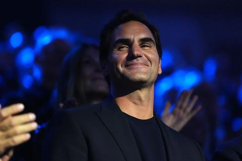 Opvallend gezelschap voor tennislegende Roger Federer: wereldberoemd gezicht duikt naast hem op