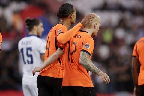 Buitenlandse media eensgezind na zege Oranje op Servië: 'Hij zal dit voor altijd onthouden'