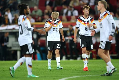 Oranje ziet concurrent Duitsland verder achterop raken na historische nederlaag