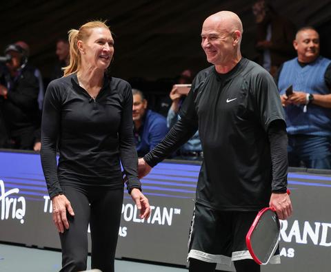 Tennisicoon Andre Agassi krijgt op Laver Cup zeldzame steun van vrouw Steffi Graf
