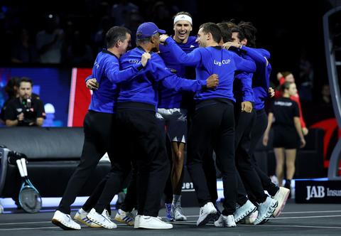 Toptennisser Alexander Zverev neemt revanche: Team Europa walst in Laver Cup over titelverdediger heen