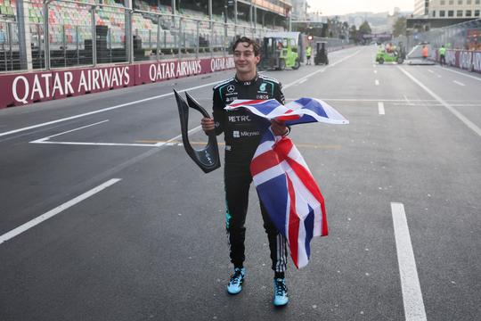 WK-stand Formule 1: Max Verstappen kruipt naar top-vijf na prima race in Azerbeidzjan
