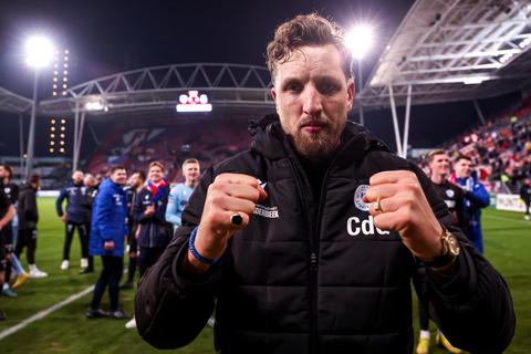 Succesvolle amateurtrainer Chris de Graaf vertrekt plotseling: 'Ik kan mezelf niet meer aankijken in de spiegel'
