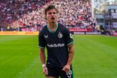 Hugo Bueno juicht. Feyenoord heeft van FC Utrecht gewonnen. © Pro Shots