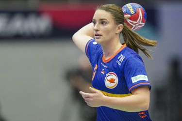 Nederlandse handbalsters schrikken van blessure in slotduel tegen beste land ter wereld