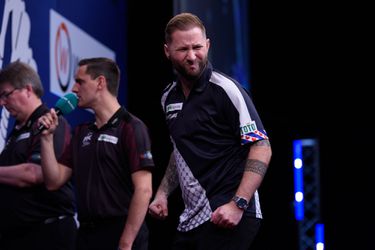 Danny Noppert komt knap terug en zorgt voor Nederlandse halve finale EK darts