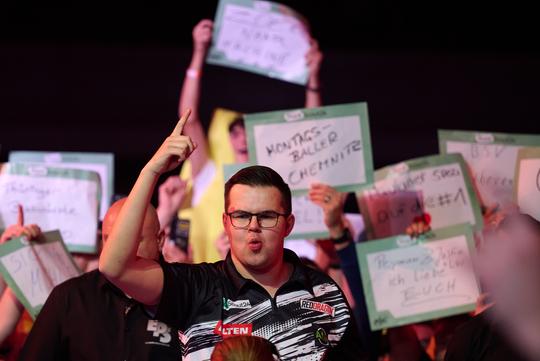 Prijzengeld jeugd-WK: topdarter Gian van Veen sleept lekkere cheque in de wacht