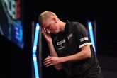 Wessel Nijman miste op de cruciale momenten dubbels om van Michael van Gerwen te winnen op het EK darts. ©PDC