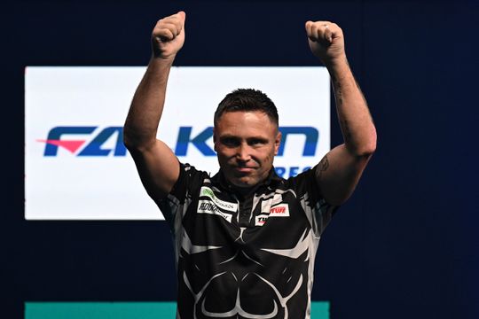 Compleet veranderd uiterlijk van topdarter (40) valt op: 'Laten we respectvol blijven'